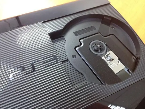 PS3 Super Slim SKU bumps weekly sales 138%