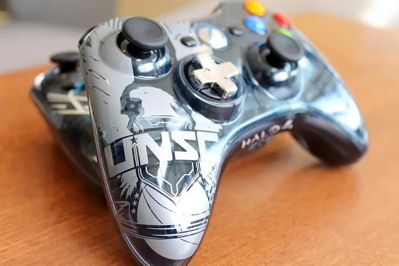 343 Industries unveil Xbox 360 Limited Edition console, had "dozens of iterations"