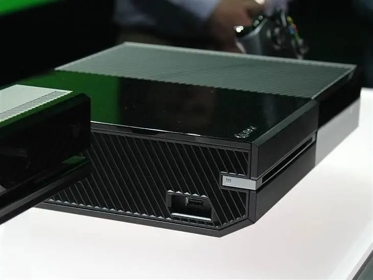 Xbox One has non-removeable 500GB HD, but USB 3.0 will accept any external HDs