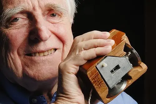 Inventor of the computer mouse, Douglas C. Engelbart, passes away at 88