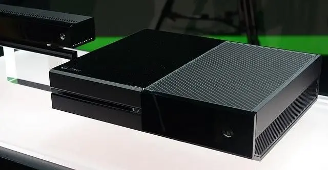 Rumor: Microsoft considering bundling headset with Xbox One