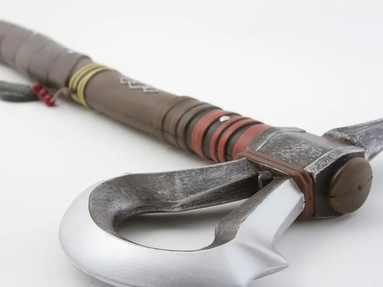 Ubisoft merchandising Assassin's Creed 3 tomahawk, no danger posed