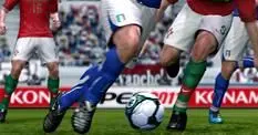 PES "gradually closing" in on FIFA