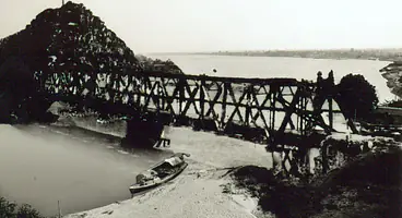 Maps / Thanh Hóa Bridge