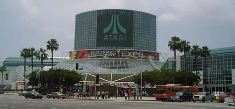 Harrison longer Atari el presidente, now "non-executive director"