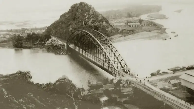 Maps / Thanh Hóa Bridge