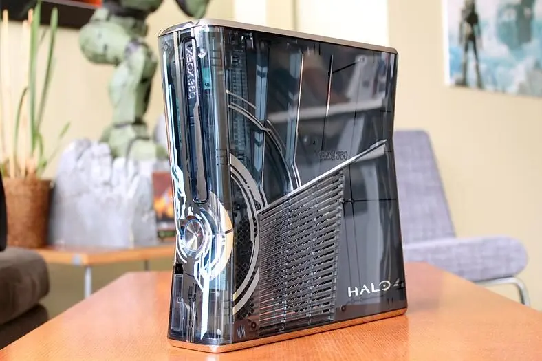 343 Industries unveil Xbox 360 Limited Edition console, had "dozens of iterations"