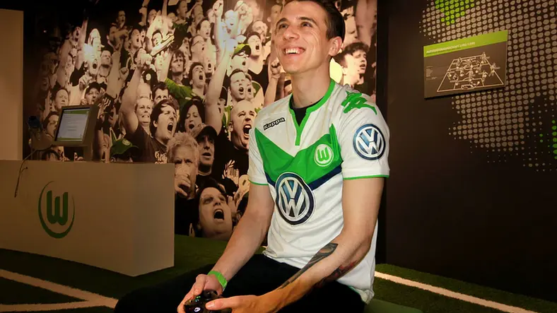 22 year old eSports FIFA gamer signed by professional football club