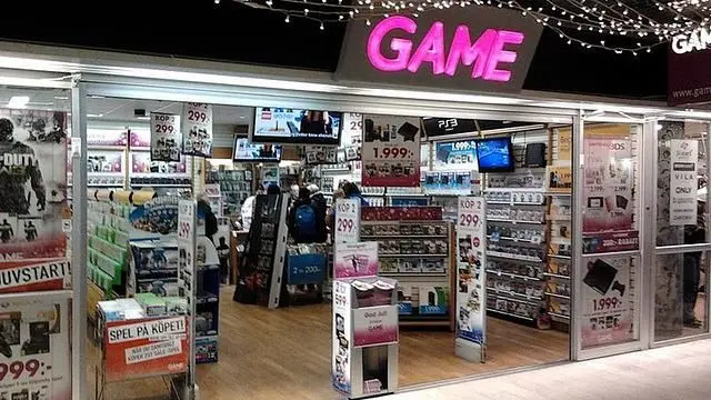 Steam Sections coming to major videogame retailers this November