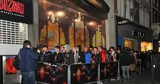 Diablo III pre-orders top 2 million, world holds 8,000 mignight launches