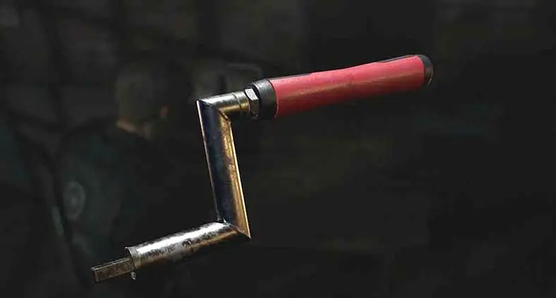 Guides / Crank Handle - Where is the Square Crank Tool?
