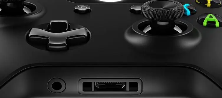 Wireless Xbox One gamepad PC adapters now available, Windows 10 only