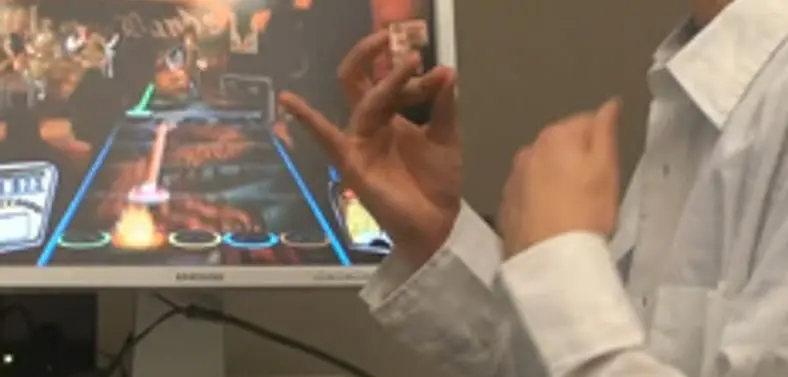 Microsoft trials 'muscle reading' input controller, EMG clip surfaces