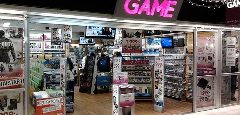 Steam Sections coming to major videogame retailers this November