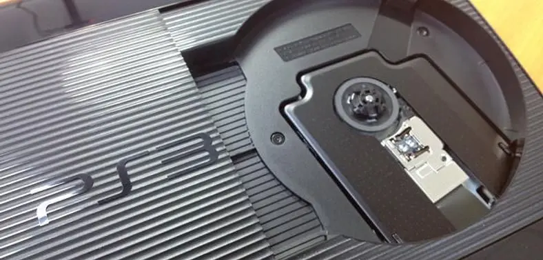 PS3 Super Slim SKU bumps weekly sales 138%