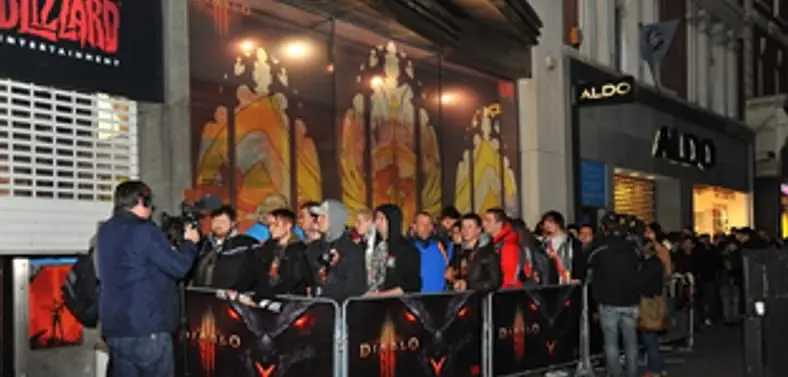 Diablo III pre-orders top 2 million, world holds 8,000 mignight launches