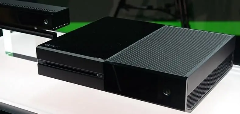 Rumor: Microsoft considering bundling headset with Xbox One
