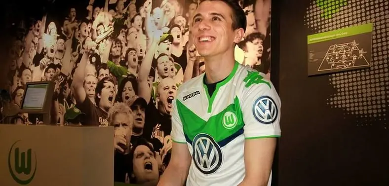 22 year old eSports FIFA gamer signed by professional football club