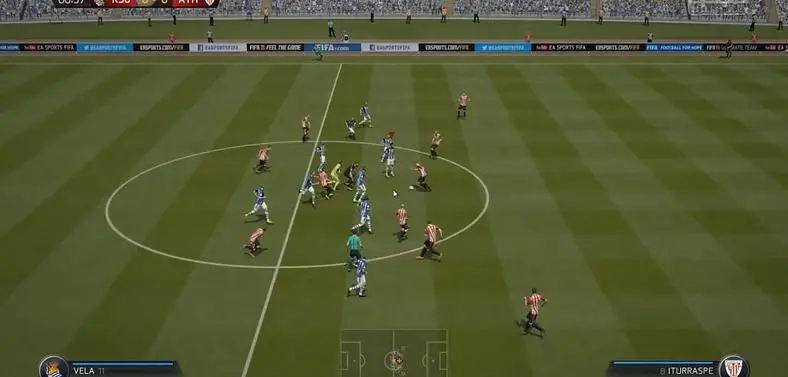 Weird FIFA 15 PC bug causes entire opposition team to charge towards the centre circle